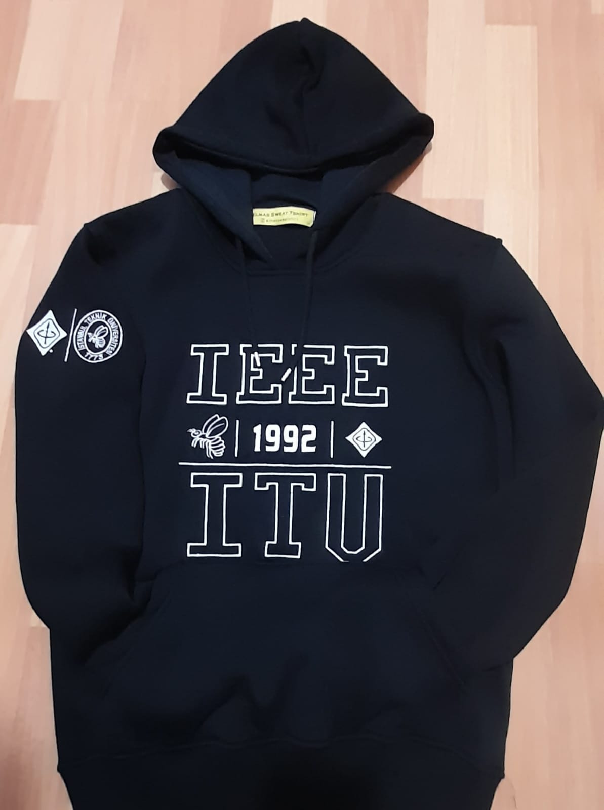 Üniversite Sweatshirt Modelleri: Tarzınızı Yansıtan 10 Farklı Seçenek
